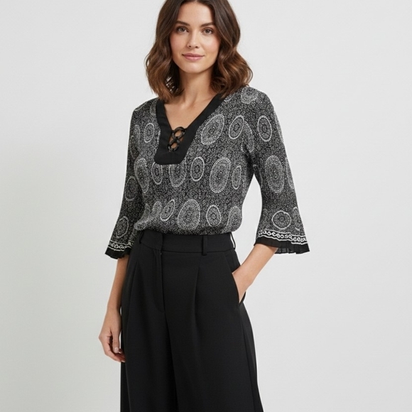 Ricky’s Black & White Medallion Boho Blouse V-Neck Bell Sleeve Size 10 - Picture 1 of 11